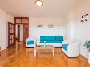 23954709-Ferienwohnung-8-Rabac-300x225-4