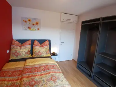 Schlafzimmer 1