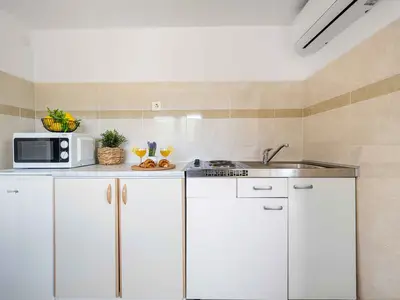 Ferienwohnung für 2 Personen (25 m²) in Rabac 6/10