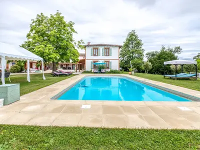PoolOfHouse