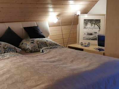 "Blaues" Schlafzimmer mit Boxspringbett (elektr.)