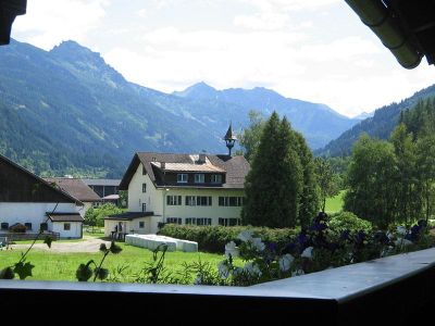 Ausblick im Sommer auf die Berge