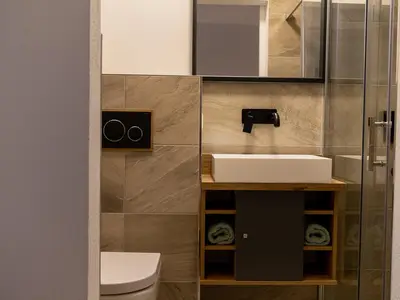 extra Badezimmer angrenzend im Schlafzimmer 1