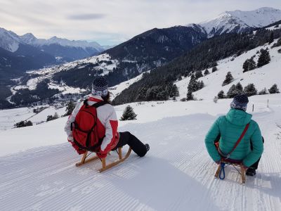 Schlittenbahn vor der Tür