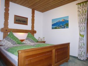 Schlafzimmer FeWo Berchtesgaden (andere Perspektive)