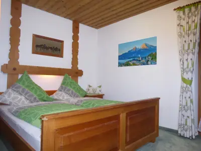 Schlafzimmer FeWo Berchtesgaden (andere Perspektive)