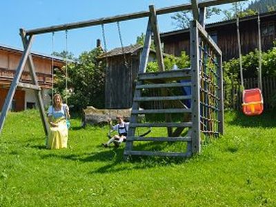 Spielplatz unter dem Haus