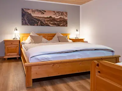 Ferienwohnung Watzmann Schlafzimmer 1 Bild 1