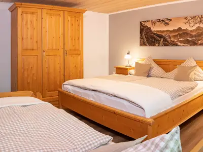 Ferienwohnung Watzmann Schlafzimmer 1 Bild 2