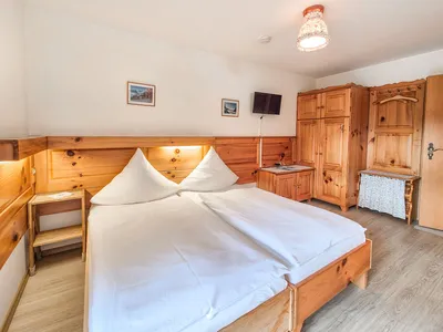 Schlafbereich mit Doppelbett Haus Stephanus Fewo 1