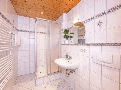 Bad mit Dusche WC Fewo Scheffmannlehen 3