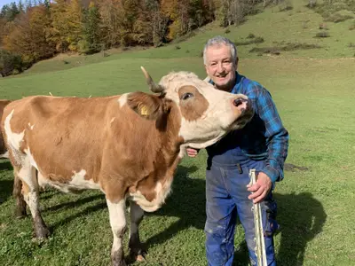Seniorbauer Hansi mit Sengei