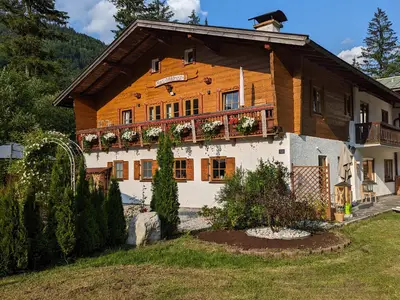 Gästehaus Waldrast / Aussenansicht Haupthaus