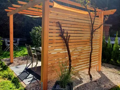 Gartenpavillon mit Lounge und Grill zur Allgemeinnutzung