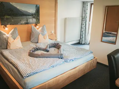 Schlafzimmer 2       Dusche und WC direkt im Zimmer