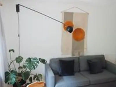 Gemütliches Sofa im Wohnküchenbereich