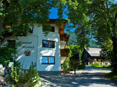unser Haus im Sommer