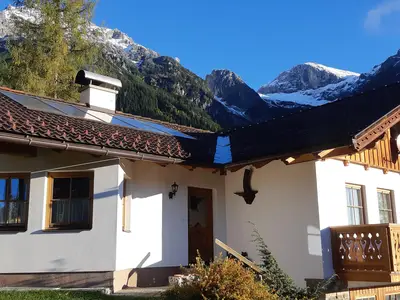 Ferienhaus, Kletterberg Sinabell im Hintergrund