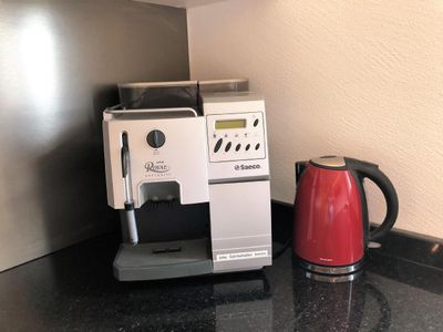 Kaffeemaschine und Wasserkocher