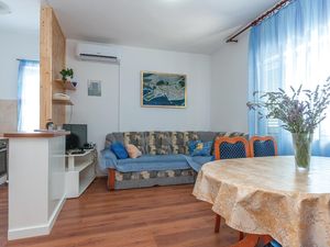 23723188-Ferienwohnung-5-Raslina-300x225-1