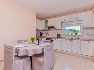 23942322-Ferienwohnung-5-Račišće-300x225-5