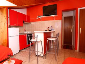 23927729-Ferienwohnung-4-Račišće-300x225-4