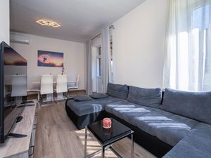 24002739-Ferienwohnung-5-Raša-300x225-3