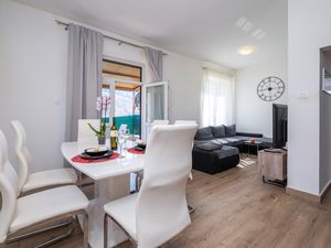 24002739-Ferienwohnung-5-Raša-300x225-4