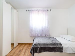 23731747-Ferienwohnung-4-Ražanac-300x225-4