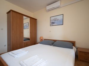 18322936-Ferienwohnung-2-Ražanac-300x225-5