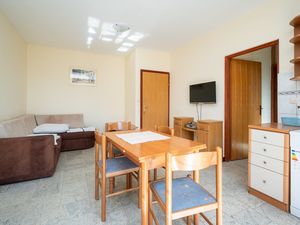 18321990-Ferienwohnung-4-Ražanac-300x225-1