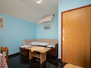 18322821-Ferienwohnung-4-Ražanac-300x225-2