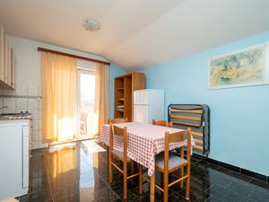 18322821-Ferienwohnung-4-Ražanac-300x225-3