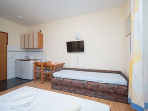 18324133-Ferienwohnung-2-Ražanac-300x225-5