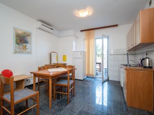 23540349-Ferienwohnung-6-Ražanac-300x225-2