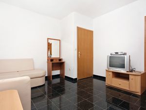 23540350-Ferienwohnung-6-Ražanac-300x225-1