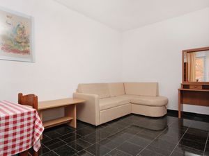 23540350-Ferienwohnung-6-Ražanac-300x225-2