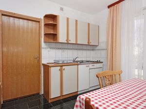 23540350-Ferienwohnung-6-Ražanac-300x225-4