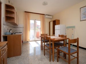 23928725-Ferienwohnung-4-Ražanac-300x225-3