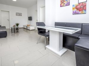 23942081-Ferienwohnung-4-Ražanj-300x225-5