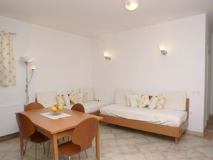 23927639-Ferienwohnung-4-Ražanj-300x225-2