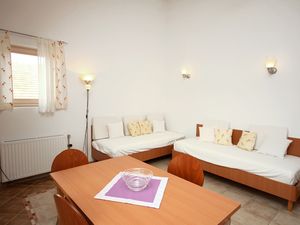 23927641-Ferienwohnung-4-Ražanj-300x225-1