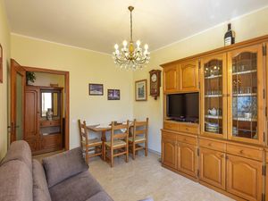 23754042-Ferienwohnung-4-Recco-300x225-5