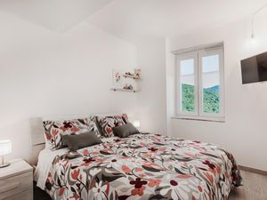 24043868-Ferienwohnung-4-Recco-300x225-3