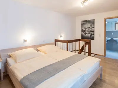 Schlafbereich mit Doppelbett