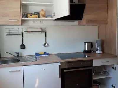 Eine voll ausgestattete Küche