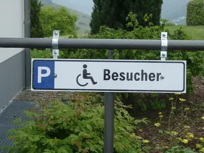 ausgewiesene Parkplätze