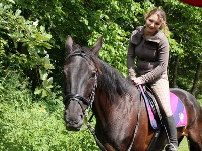 Jana mit Püppi ( das Pferd hat den Namen nicht von uns )