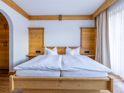 Hausberg Masterschlafzimmer mit Bad en suite