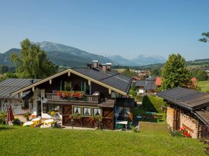 Haus mit Blick aufs Dorf